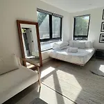 Contemporary Guest Studio With Roof-Top Deck Walk To Santa Monica Beach