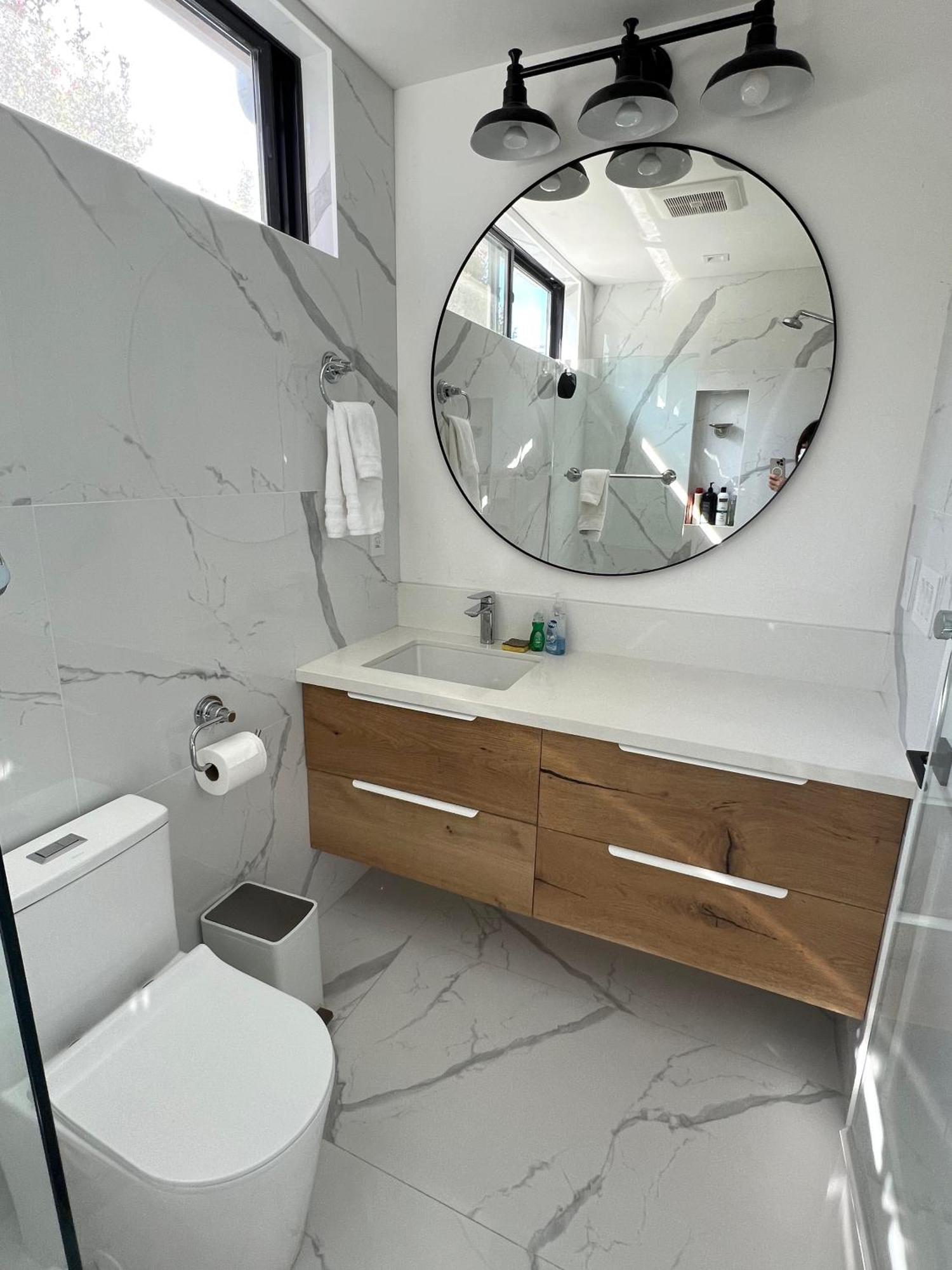 Contemporary Guest With Roof-top Deck Walk To Guest house Santa Monica